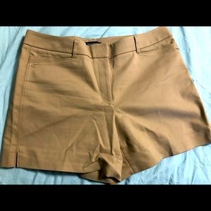 White House Black Market 5 in inseam Short